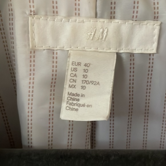 H&M Blazer - Picture 2 of 4